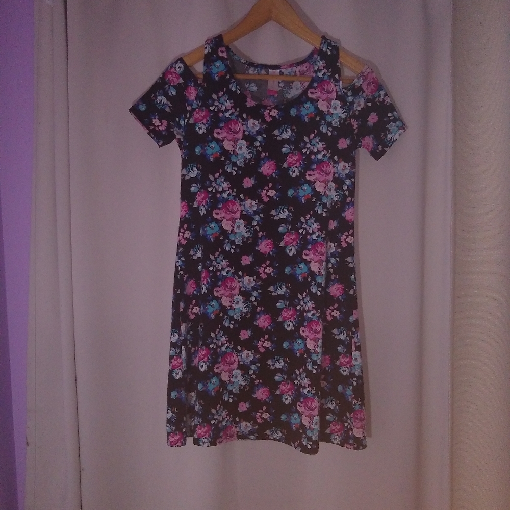 New No Boundaries Floral Pattern Short Dress Black